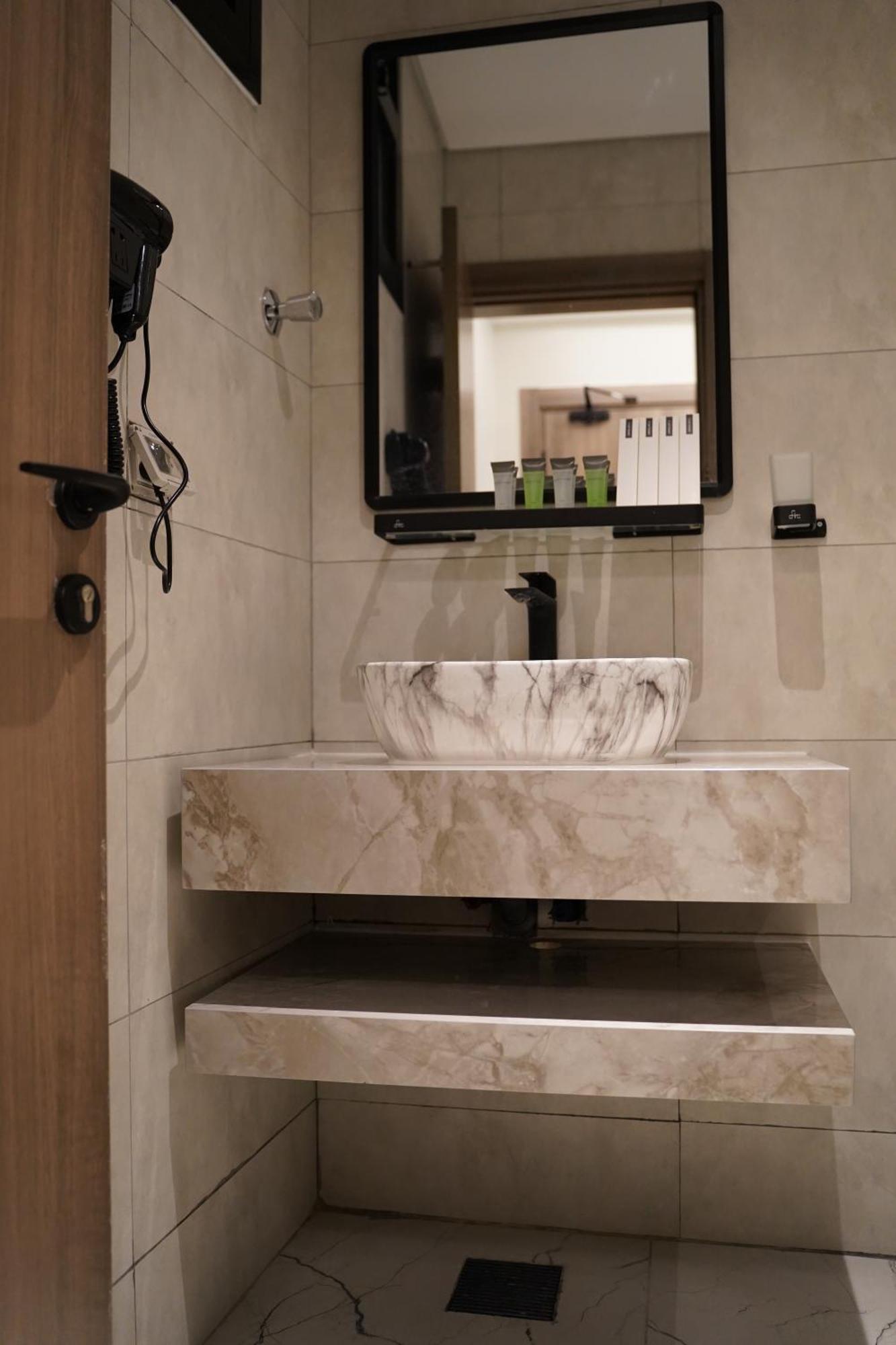 Lavenue Resthouse Apartman Nizva Kültér fotó